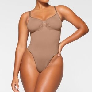 SKIMS Seemless Sculpt Thong Bodysuit
